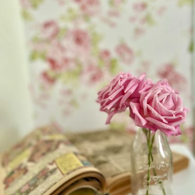 Wallpaper with Pink Roses